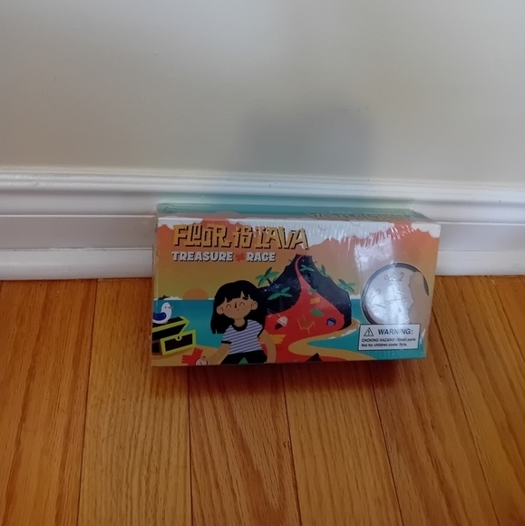 New BNIB Sealed The Floor  Is Lava Treasure Race Interactive Board Game Kids - Picture 3 of 9